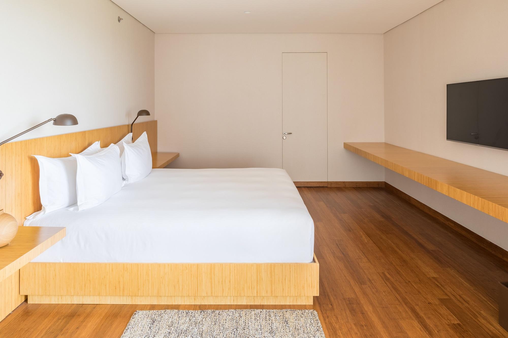 B Hotel 5*